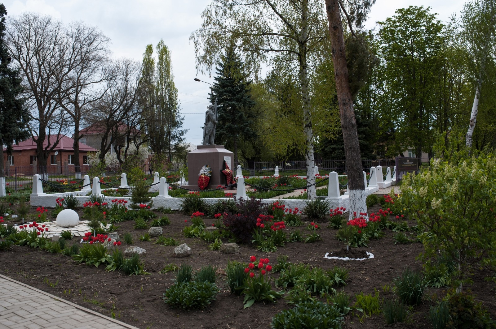 Фотография школы.